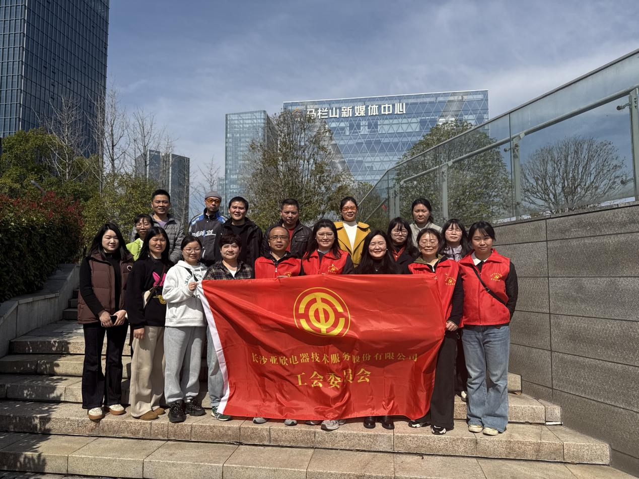 传承雷锋薪火 助力绿色环卫——长沙龙8头号玩家电器起劲加入学雷锋公益活动