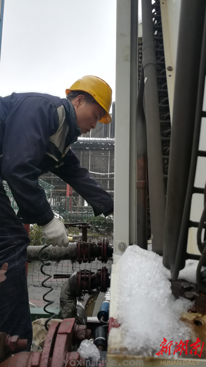 党员刘焕林，，一个肯钻研、、、有继承的新时代“奉献者